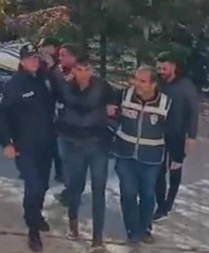 DEHŞET SAÇAN FİRARİ OĞUL YAKALANDI