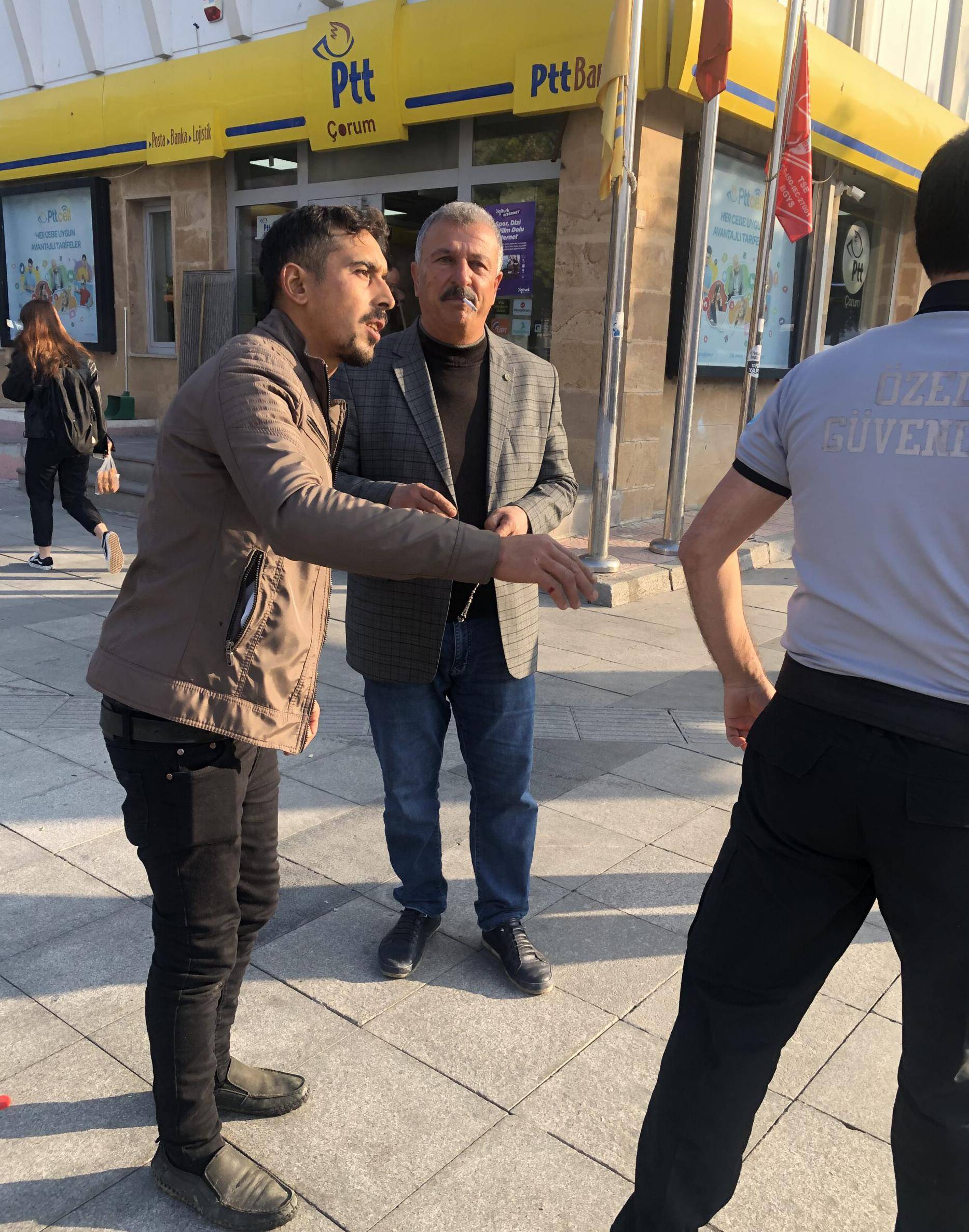 SMA’LI ÇOCUĞUN YARDIM STANDINA GÖZKOYDU