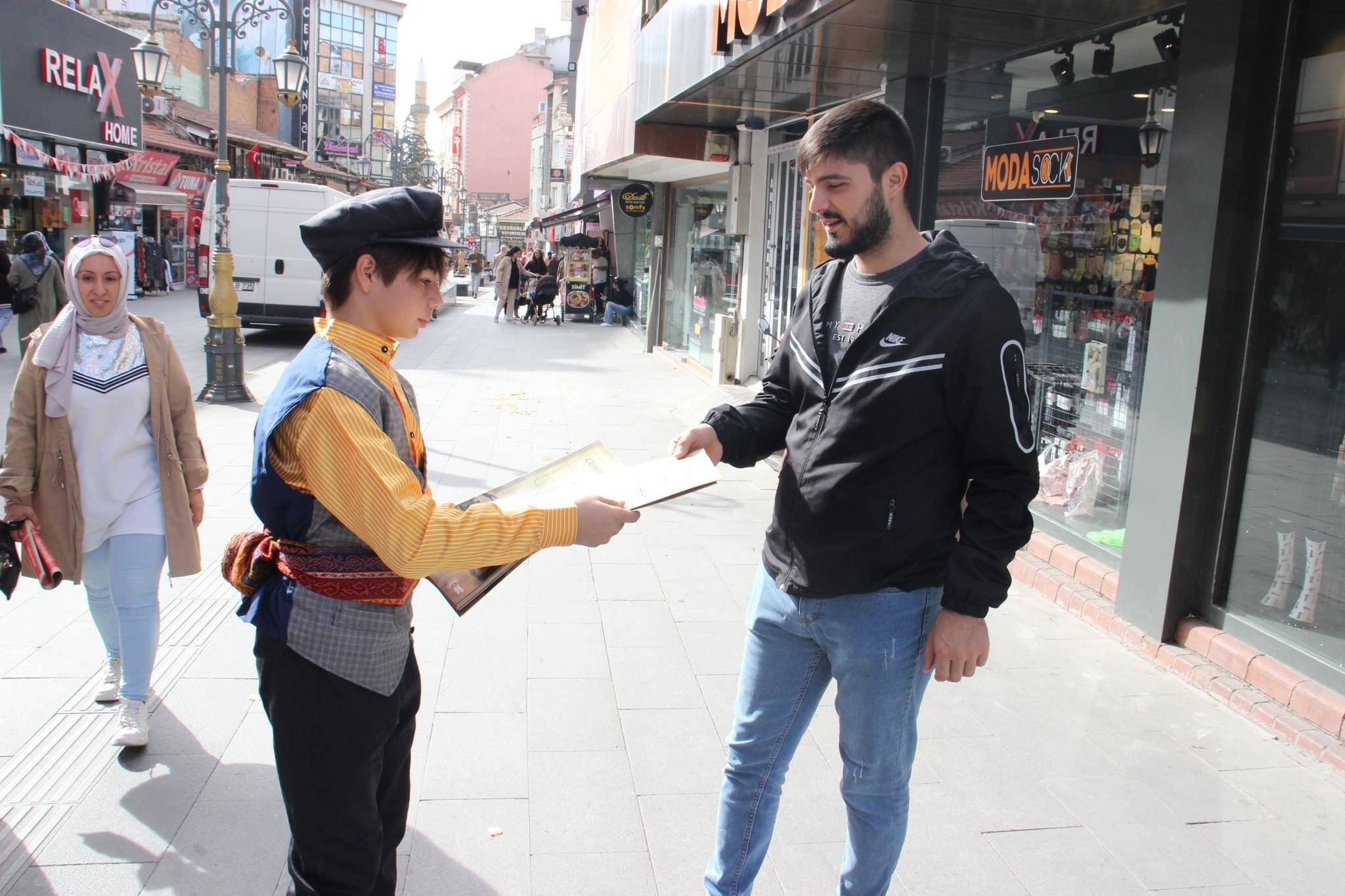 Yazıyor yazıyor…“CUMHURİYET İLAN EDİLDİİİ..
