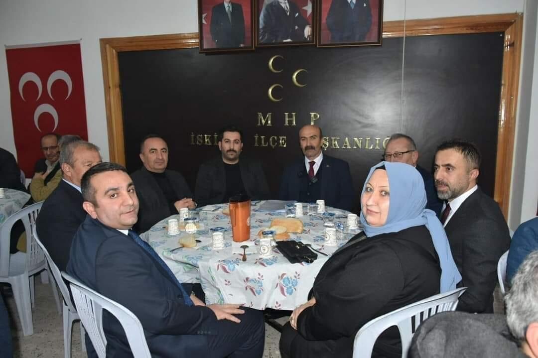İSKİLİP MHP YEMEKTE BULUŞTU