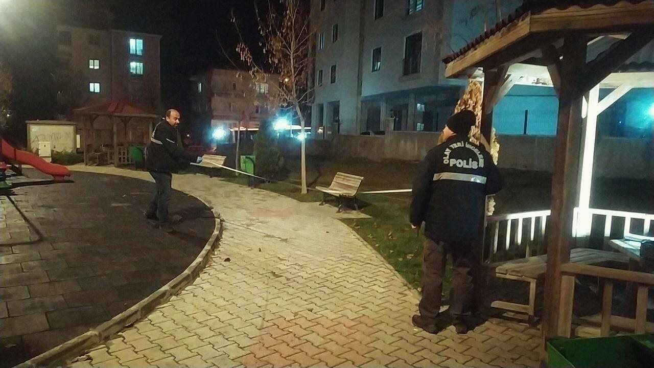 Çocuk Parkında Bıçaklı Kavga: 1 Yaralı
