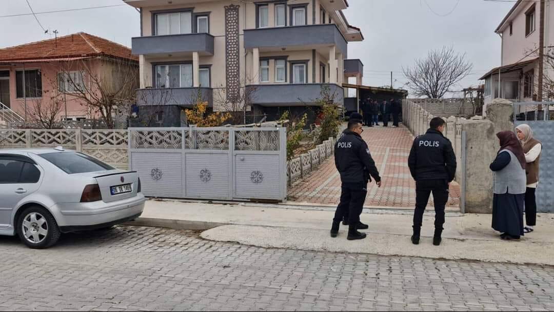 KOCASIYLA TARTIŞAN GENÇ KADIN, BABASINA AİT SİLAHLA CANINA KIYDI