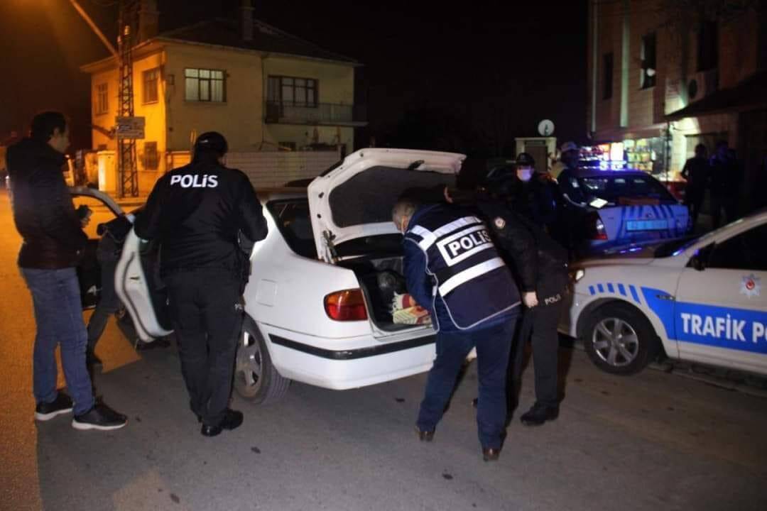 SİLAH VE UYUŞTURUCUELE GEÇİRİLDİ