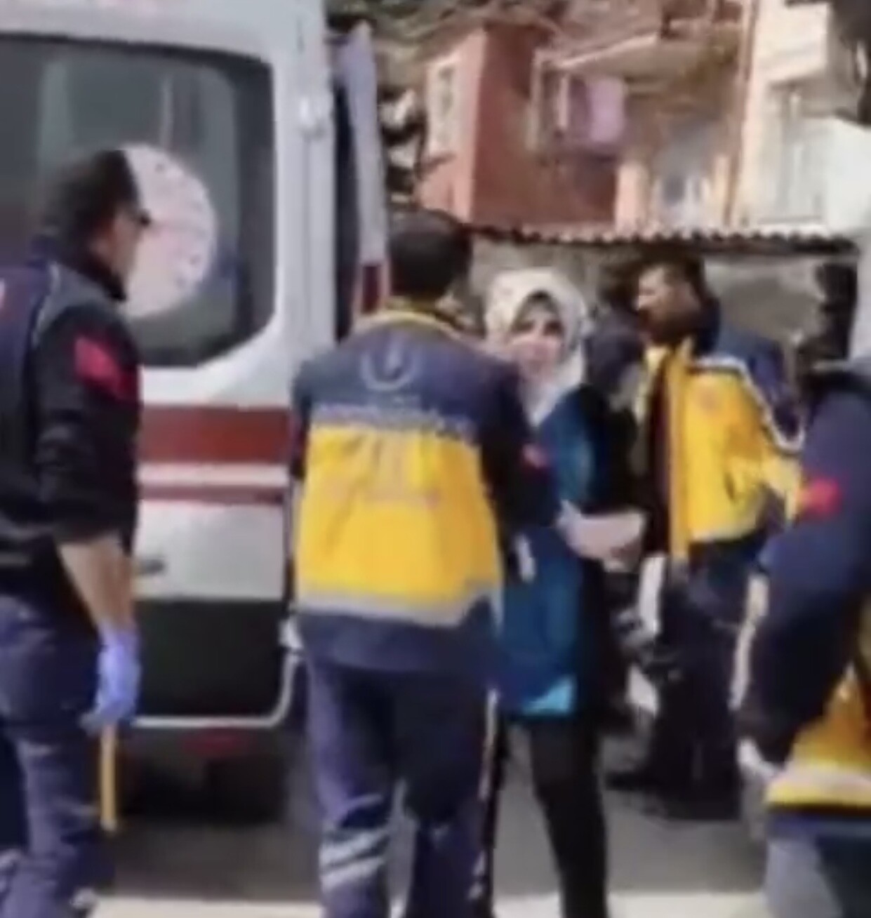 OKUL SERVİSİ KAZA YAPTI: 16 KİŞİ YARALANDI