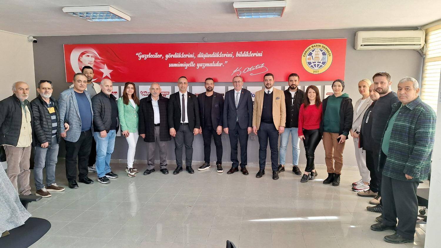 ÇÖPHÜSEYİNOĞLU’NDAN ÇORUM BASINDERNEĞİ’NE ‘HAYIRLI OLSUN’ ZİYARETİ