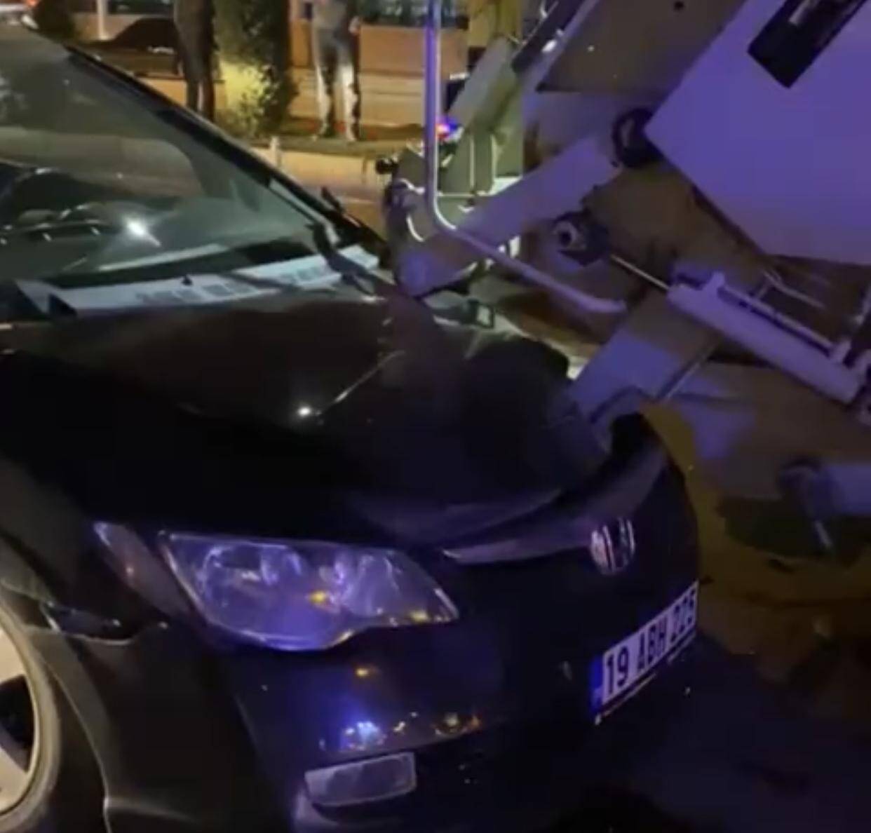 HASTANE KAVŞAĞI’NDA ZİNCİRLEME KAZA: 5 YARALI