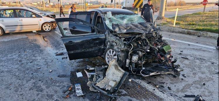 BAYRAM TATİLİ YOLUNDA KAZA, 9 YARALI