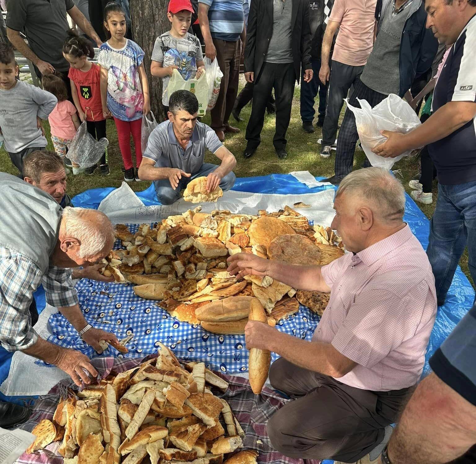 ÇÖREK BAYRAMI, 50 NÜFUSLU KÖY 500 OLDU