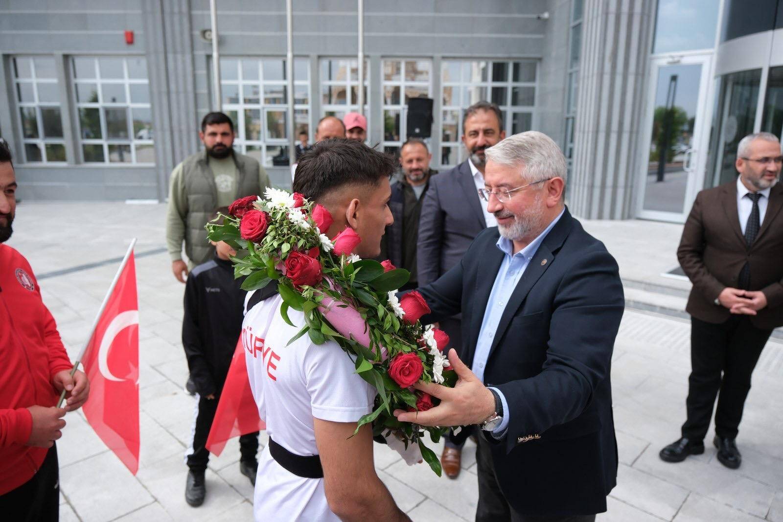 Avrupa Şampiyonu Mert İlbars’tan Başkan Aşgın’a ziyaret