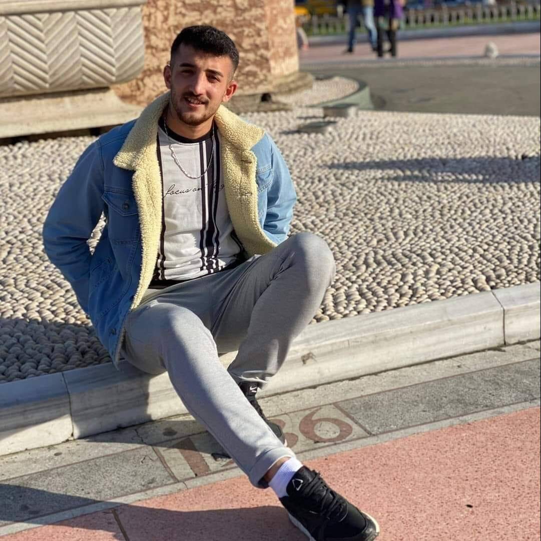BIÇAKLANAN GENÇ,YAŞAMA VEDA ETTİ