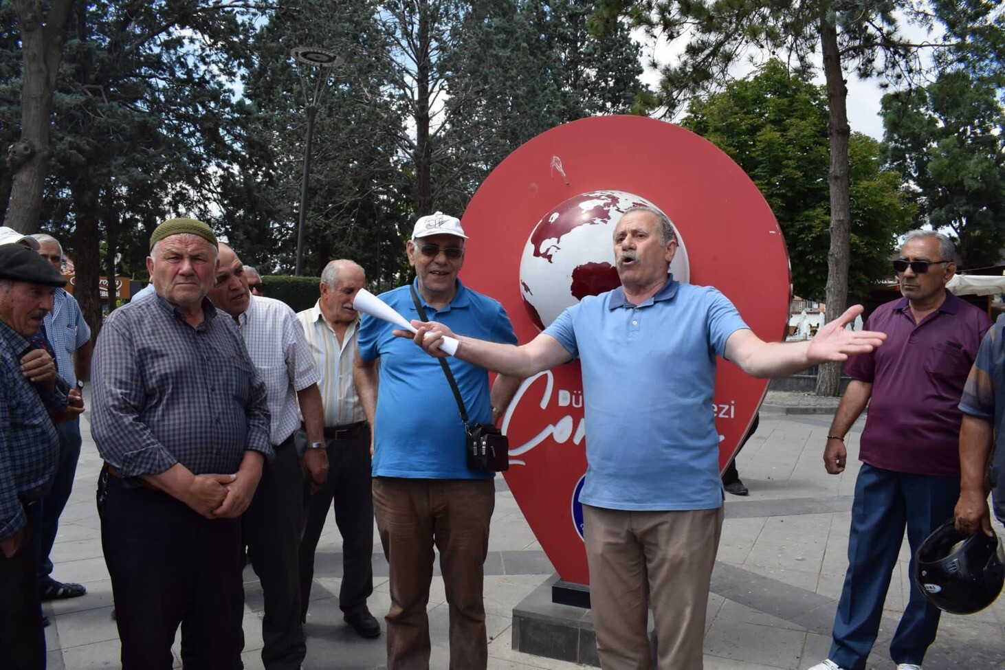 “EMEKLİ VE ASGARİ ÜCRETLİ PERİŞANBU PAHALILIKTA NASIL GEÇİNECEKLER?”