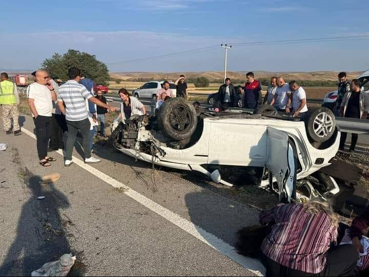 POLİS ÇİFT, KAZADA HAYATINIKAYBETTİ, ÇOCUKLARI YARALI