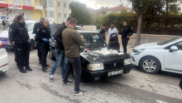 Dur İhtarına Uymayan Araçtan Uyuşturucu Madde ve Bıçak Çıktı
