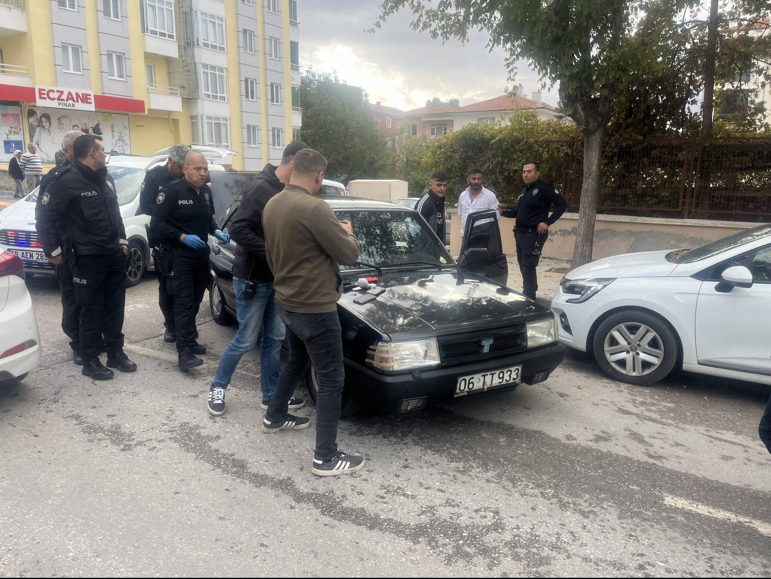 Dur İhtarına Uymayan Araçtan Uyuşturucu Madde ve Bıçak Çıktı