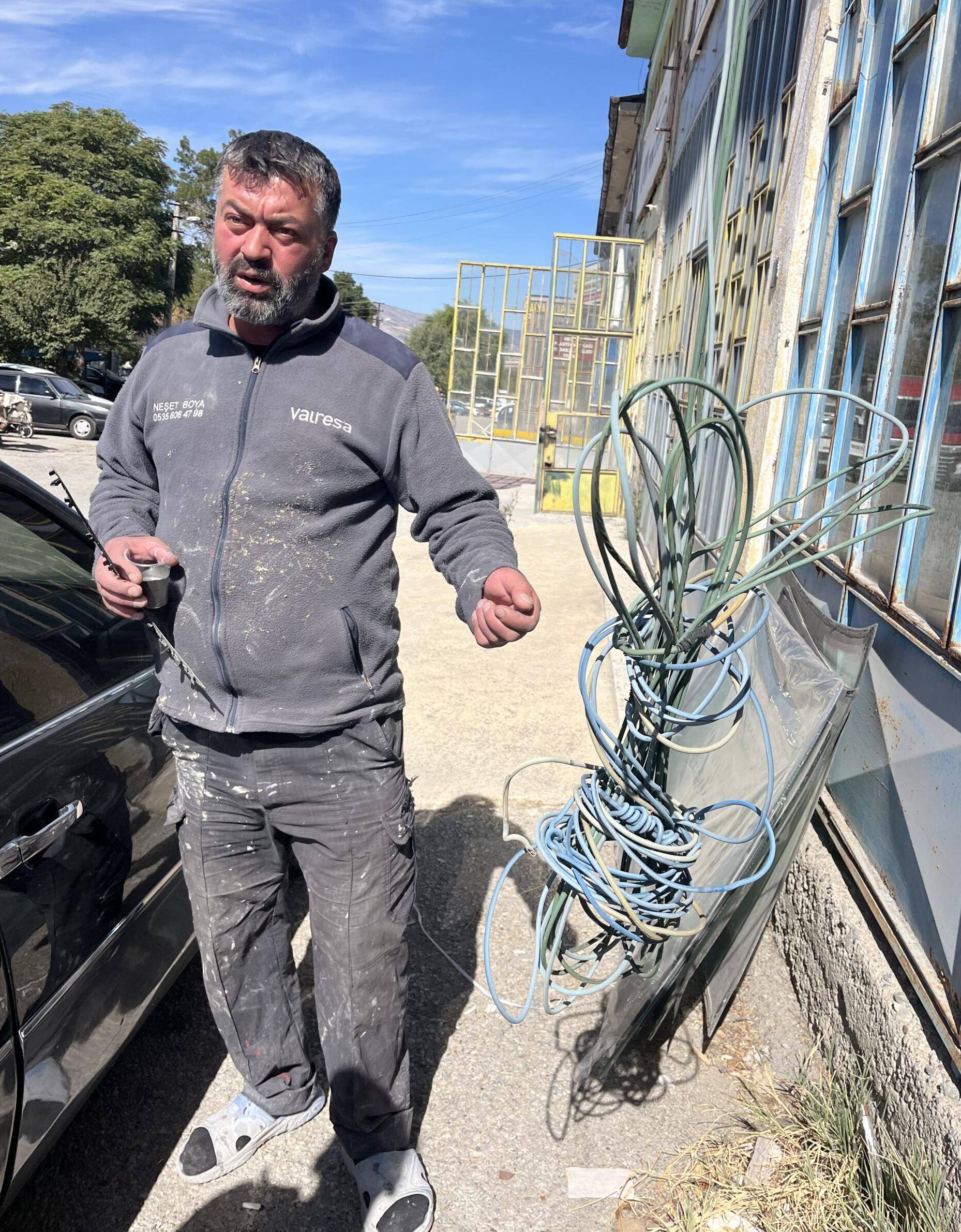 Arızayı Bulamayınca Esmafın Elektiriğini Kesdiler!