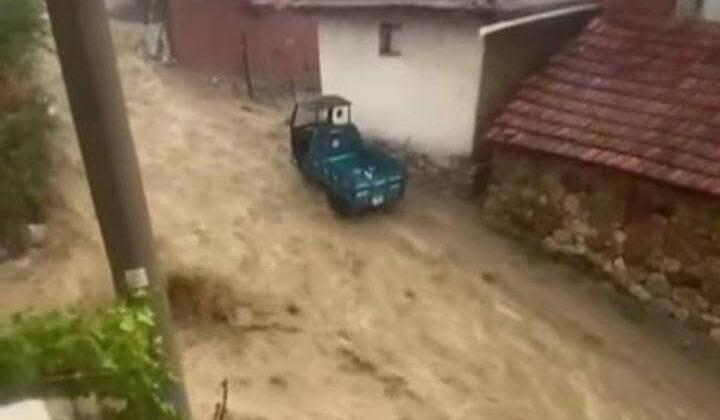 Aşdağul’da Selle Bir Birlikte10 Koyun Telef Oldu, 3 Kişide Sele Kapıldı