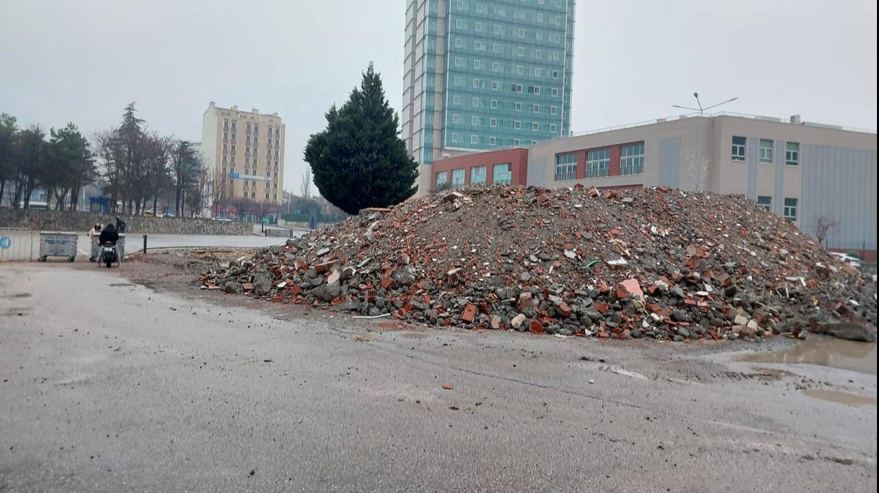 Ahl Avm Çevresinde Proje Krizi: Otopark mı, Sağlık Merkezi mi?