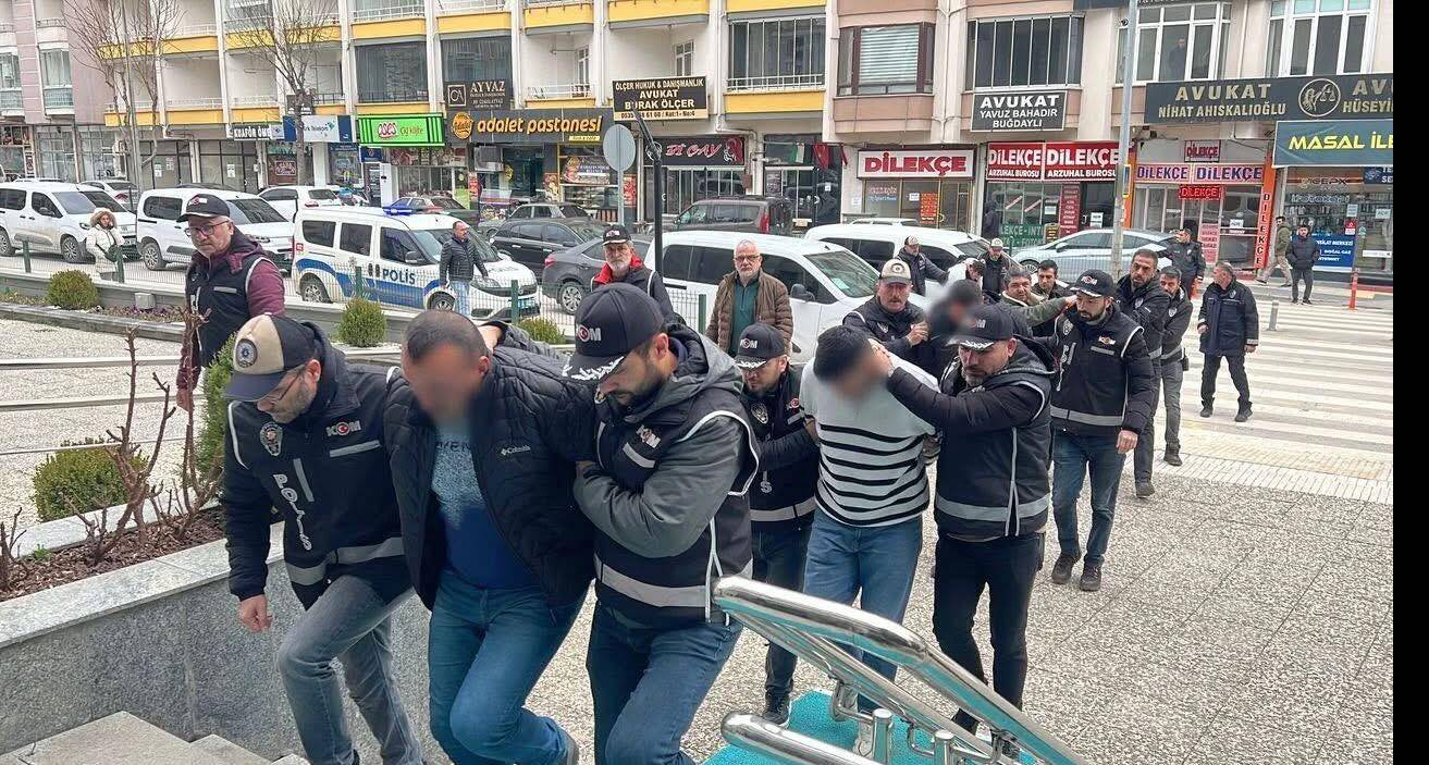 Çorum’da Esnafın Kabusu Bitti: Haraç Çetesi Şafak Operasyonuyla Çökertildi