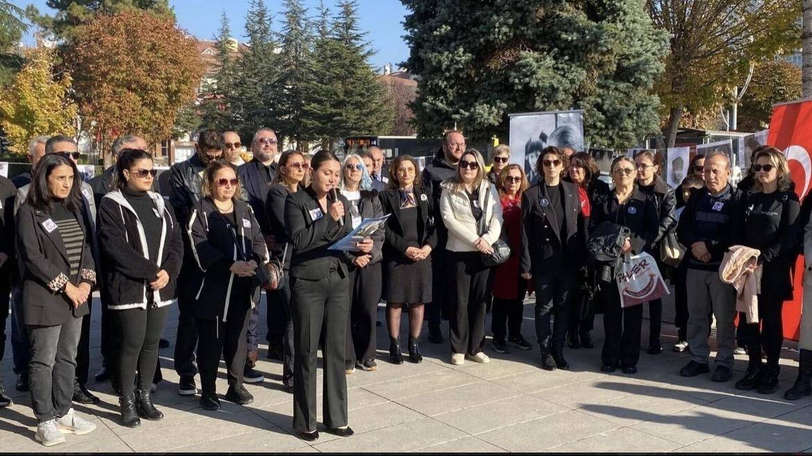 Tarihsel Gerçekliğe ve Devlet Geleneğine Aykırı “Vefasızlık “: Atatürk’süz Çanakkale Anması Hukuken ve Vicdanen Kabul Edilemez!
