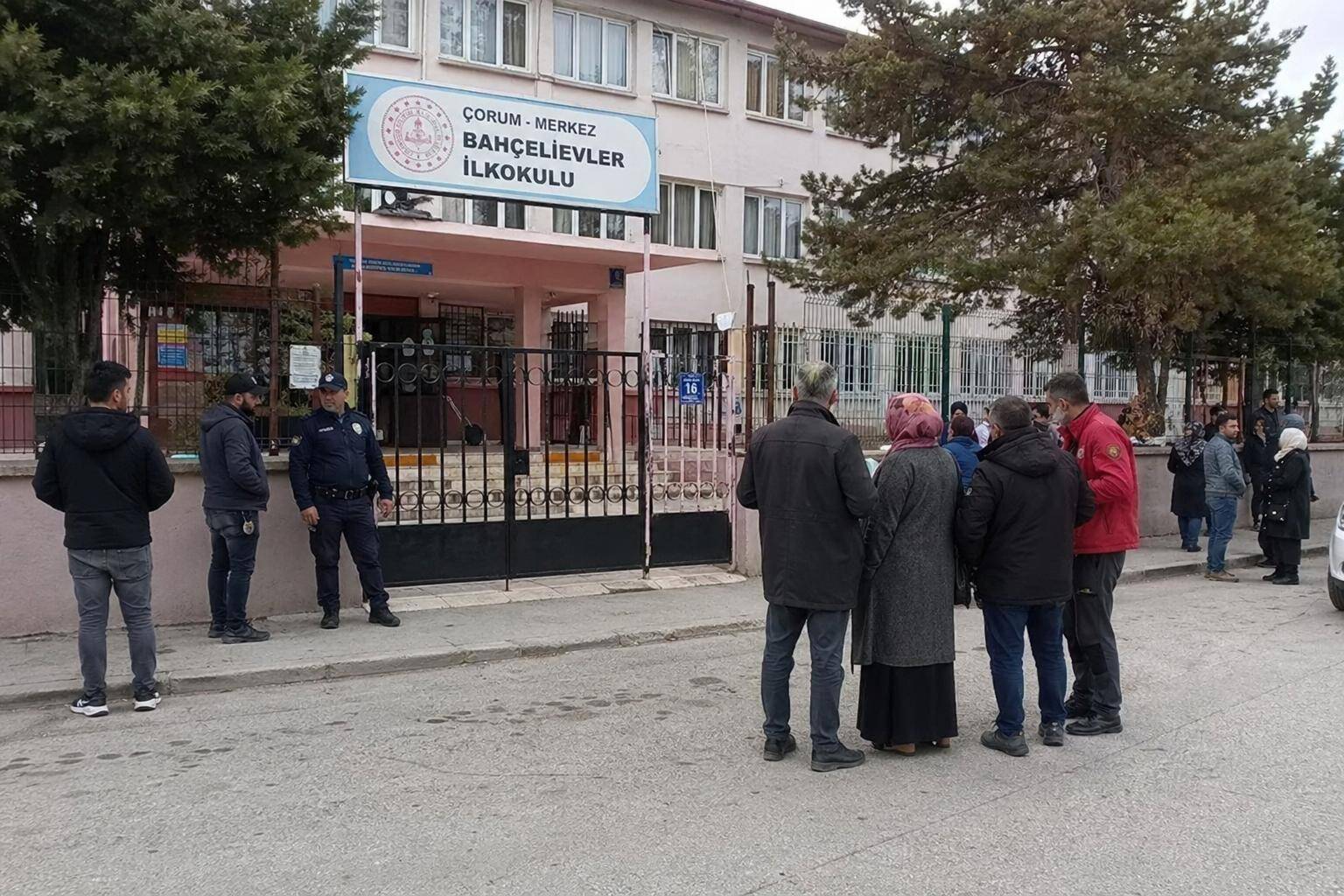 ACİL ÖNLEM ÇAĞRISI: Okul Bahçesinde Alkollü Şahıs Paniği!