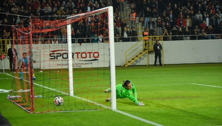 Kırmızı-Siyahlı Fırtına Durdurulamıyor: Çorum FK Adını Yarı Finali Yazdırdı!