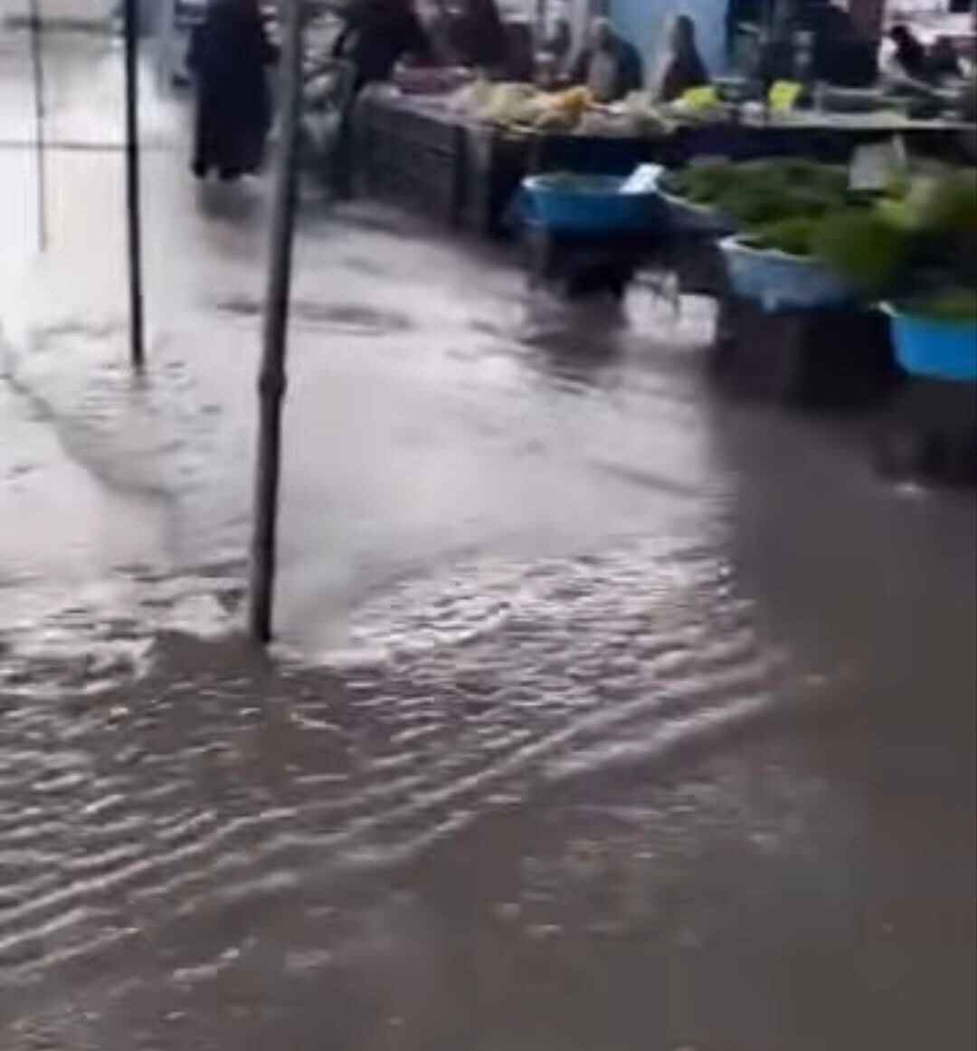 Mazgallar Temizlenmiyor, Pazarı Su Basıyor: Çorum’da Pazarcı Esnafı Tepkili!