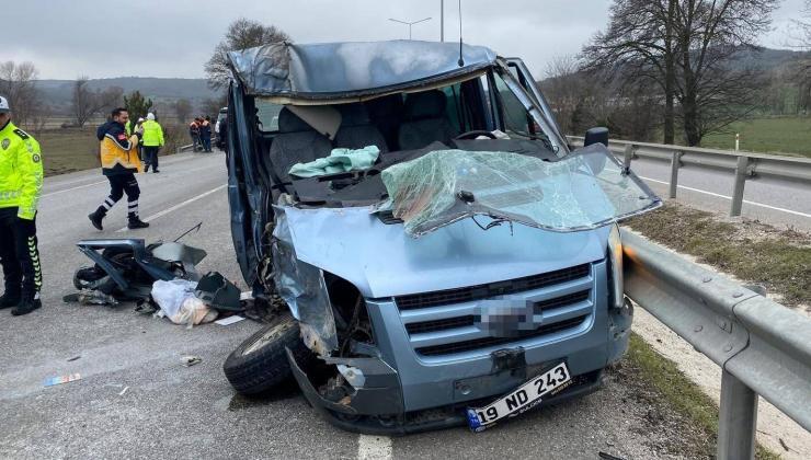 Çorum’da Korkutan Kaza: Cadde Üzerinde Yayaya Çarpan Araç 16 Yaşındaki Genci Yaraladı