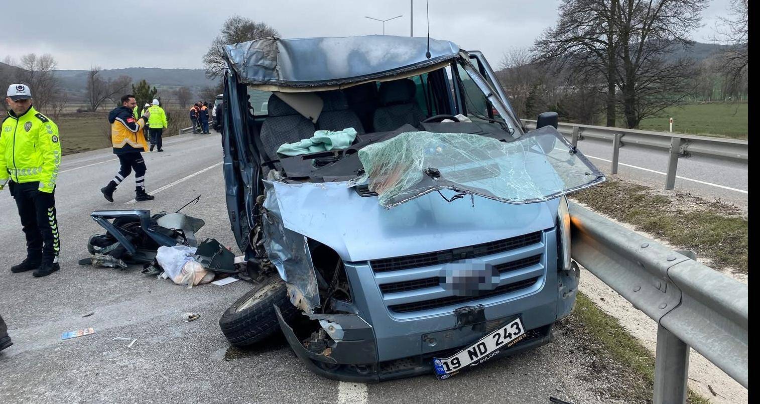 Çorum’da Korkutan Kaza: Cadde Üzerinde Yayaya Çarpan Araç 16 Yaşındaki Genci Yaraladı