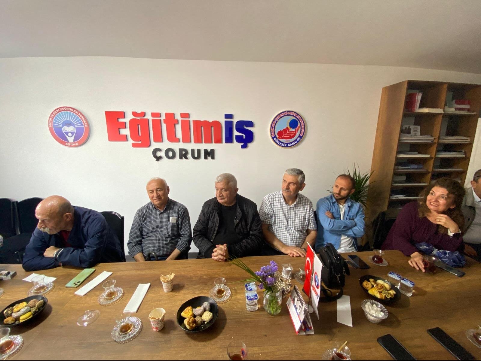 Emekliden Hukuk ve Adalet Çıkarması: “Seyyanen Zam Hakkımız, Adalet Duraksamasın!”