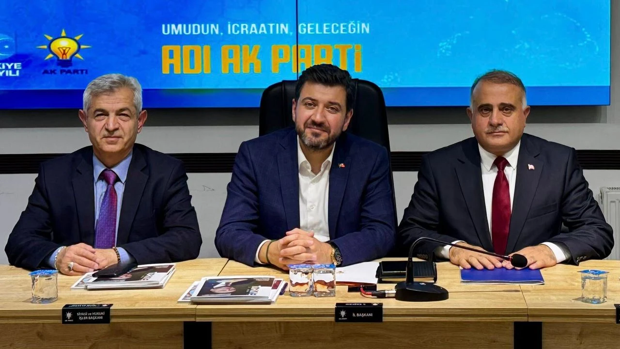 Kulisler Kaynıyor: AK Parti Çorum’da Yaprak Dökümü! Teşkilatın Fişi Çekiliyor mu?