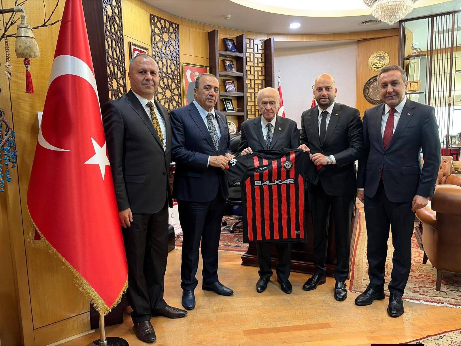 OtomatikARCA Çorum FK Heyetinden MHP Lideri Devlet Bahçeli’ye Ziyaret