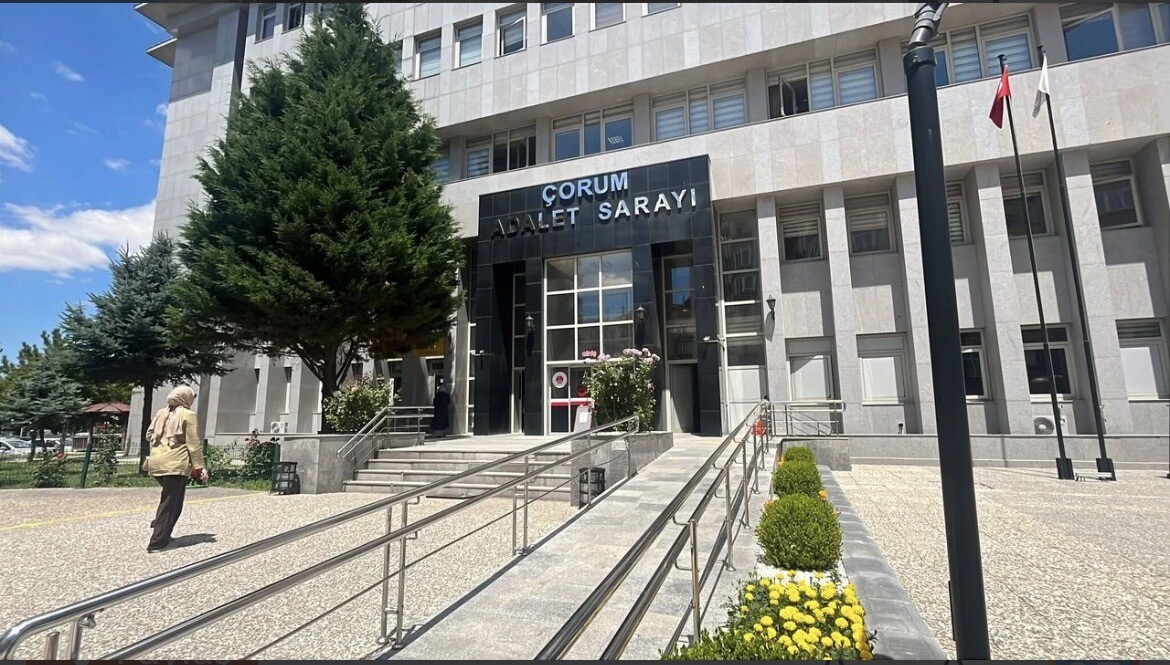 Çorum’da Alacak-Verecek Hesaplaşması: Önce İş Yeri Kurşunlandı, Sonra Yol Ortasında Av Başladı!