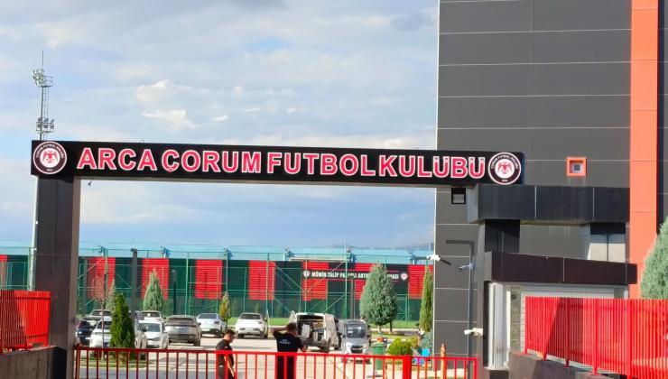 Kürsüde ‘Birlik’ Vaadi, Kapıda Kimlik Barıyeri: Çorum Basını Bu Zulmü Kabul Etmiyor!