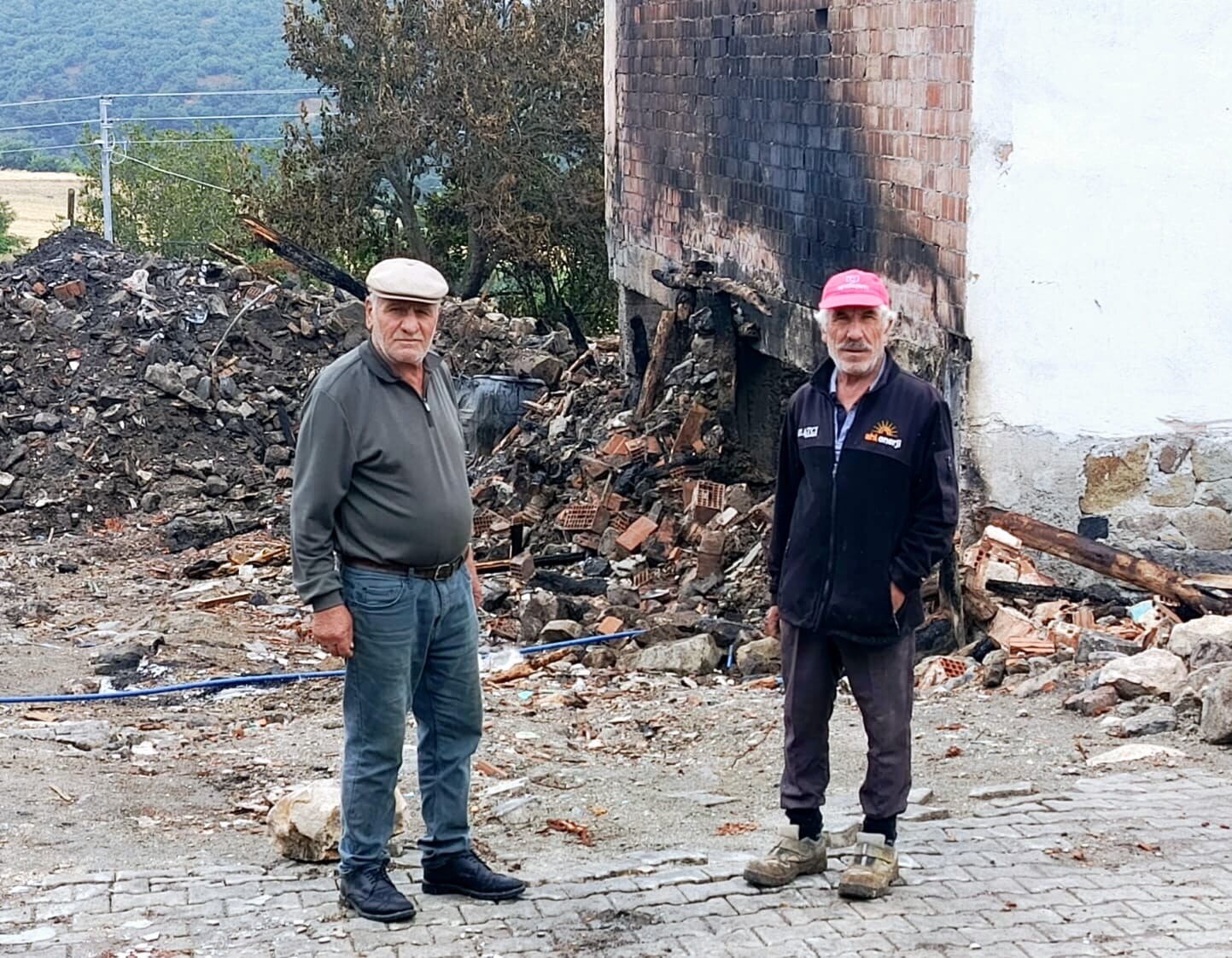 Çorum’da Yangında Evleri Küle Dönen Aile İçin Yardım Seferberliği Başlatıldı