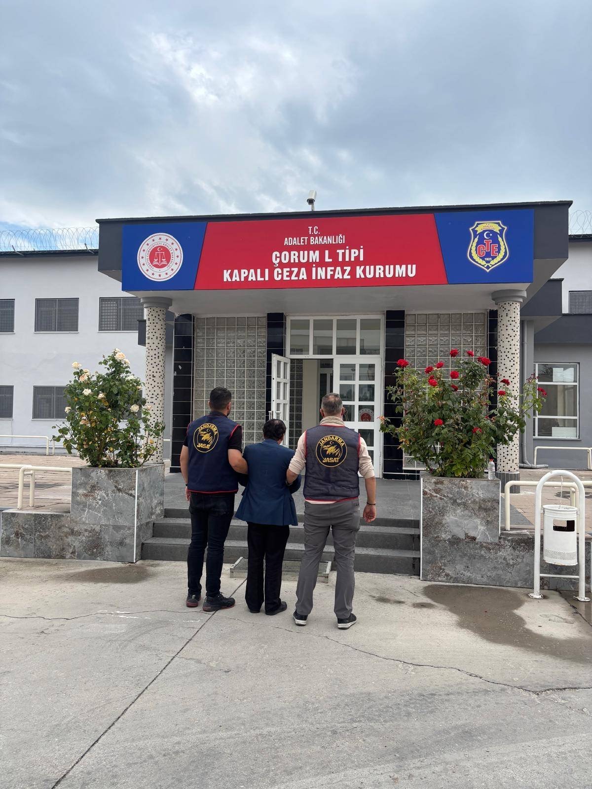 JANDARMA BÜTÜN PLANLARI BOZDU: HAPİS CEZASI BULUNAN 16 FİRARİ YAKALANDI