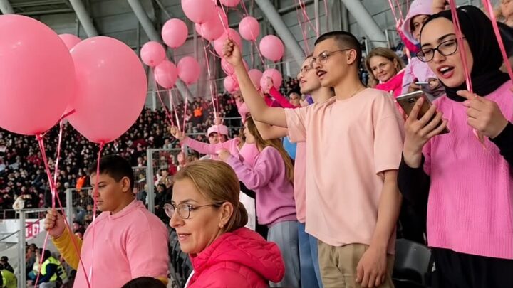 PEMBE ÇORUM 2026 BU KEZ SAHADA: TRİBÜNLER PEMBEYE BÜRÜNDÜ