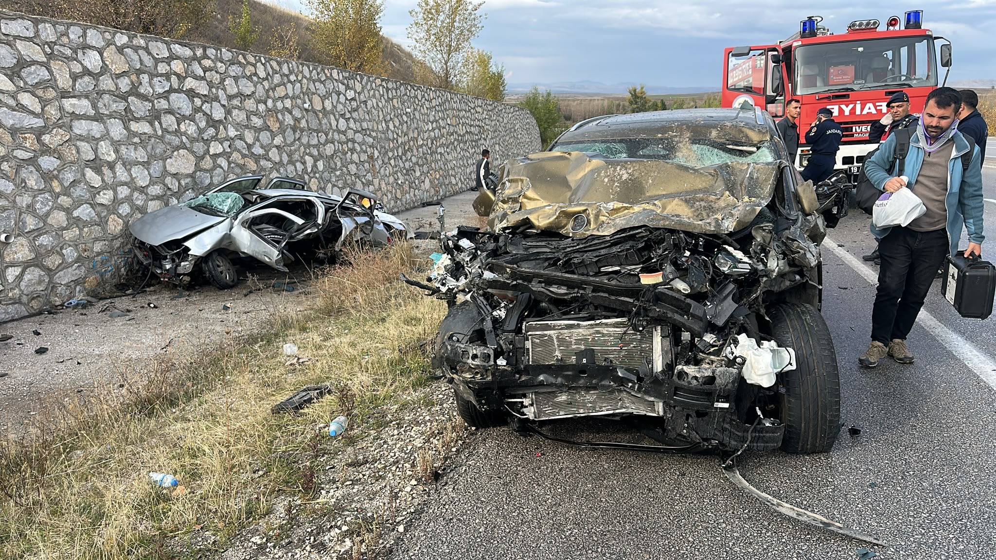 Alaca-Yozgat Yolunda Can Pazarı: İki Araç Çarpıştı, 4 Kişi Hayatını Kaybetti